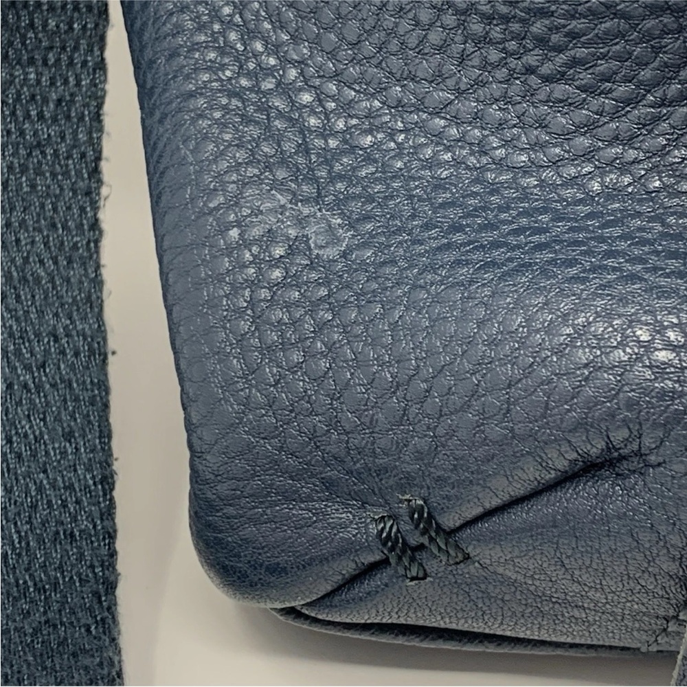 The Sak Navy Blue Leather Crossbody Bag Purse Handbag Zipper Pockets Lined inner - Picture 11 of 16